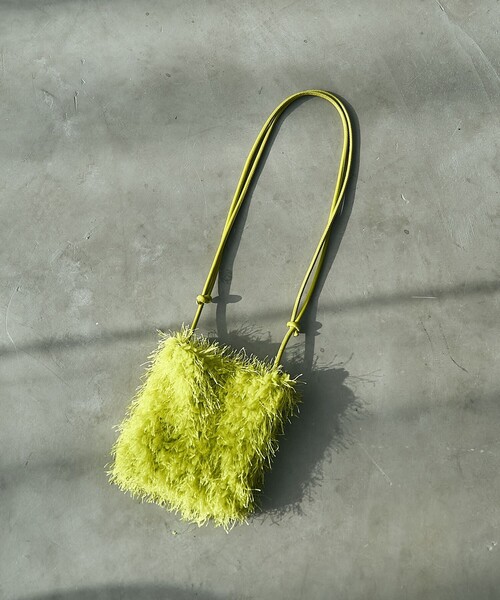 coen（コーエン）の「フェイクファーミニポシェット（ショルダーバッグ・レディース・ライム/ブラック/モカ・FREE）」の3枚目の写真