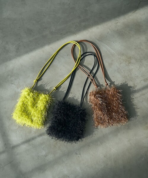 coen（コーエン）の「フェイクファーミニポシェット（ショルダーバッグ・レディース・ライム/ブラック/モカ・FREE）」の9枚目の写真