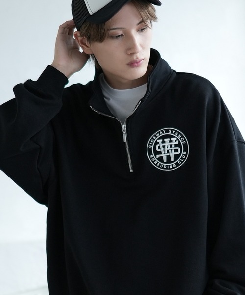 SIDEWAY STANCE(サイドウェイスタンス)の「【SIDEWAY STANCE】刺しゅう スウェット ハーフジップトレーナー(スウェット・メンズ・ブラック/ライトグレー系1/ネイビー系/ネイビー系1/ブラック系1/ライトグレー系/ライトグレー/ブラック系/ネイビー・LARGE/MEDIUM/SMALL/X-LARGE)」の2枚目の写真