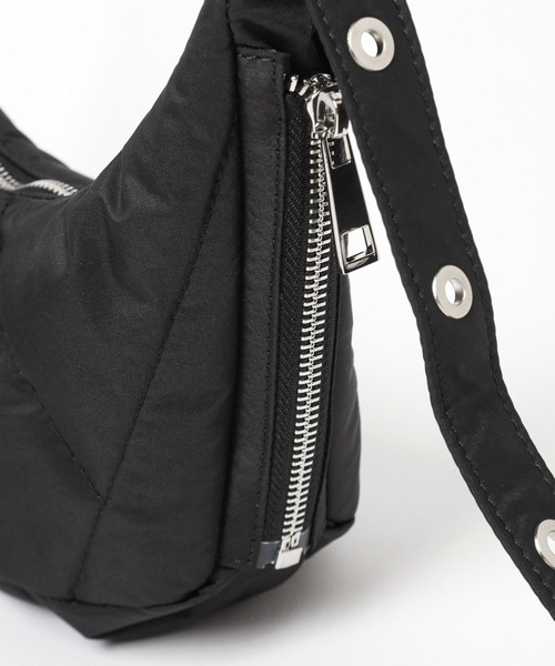 HARE(ハレ)の「パテッドナイロンBAG(HARE)(ショルダーバッグ・メンズ・ブラック・FREE)」の4枚目の写真