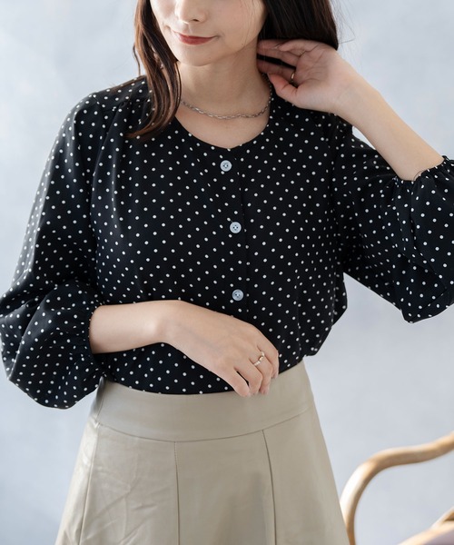 Asterellivi(アステレリビ)の「主役級ドットブラウス(シャツ/ブラウス・レディース・ベージュ/ブラック・M/L)」の21枚目の写真