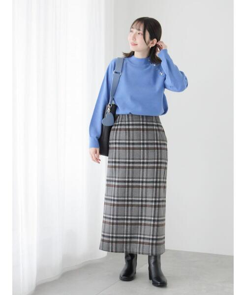 Te chichi TERRASSE(テチチテラス)の「もちもちミラノリブアシンメトリーボタンニット(ニット/セーター・レディース・オフホワイト/オレンジ/ブルー/チャコールグレー・F)」の5枚目の写真