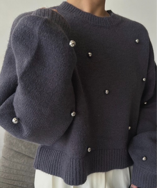 I_am(アイアム)の「round neck pearl accent knit / ラウンドネックパールアクセントニット(ニット/セーター・レディース・グレー/アイボリー/チャコール・FREE)」の3枚目の写真