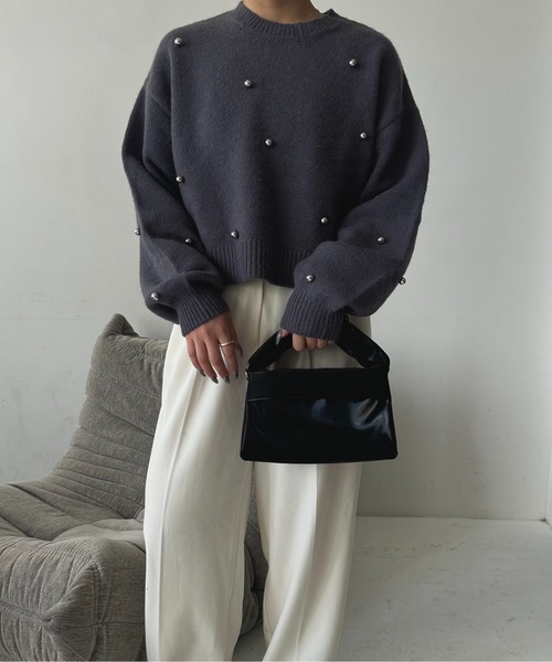 I_am(アイアム)の「round neck pearl accent knit / ラウンドネックパールアクセントニット(ニット/セーター・レディース・グレー/アイボリー/チャコール・FREE)」の11枚目の写真