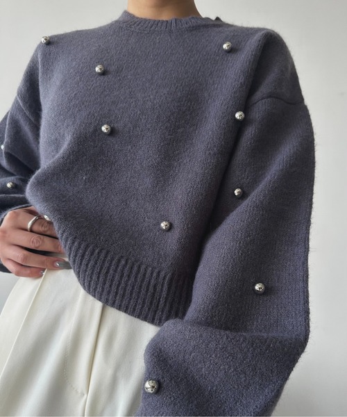 I_am(アイアム)の「round neck pearl accent knit / ラウンドネックパールアクセントニット(ニット/セーター・レディース・グレー/アイボリー/チャコール・FREE)」の12枚目の写真