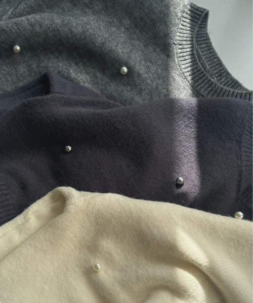 I_am(アイアム)の「round neck pearl accent knit / ラウンドネックパールアクセントニット(ニット/セーター・レディース・グレー/アイボリー/チャコール・FREE)」の21枚目の写真