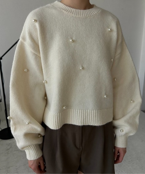 I_am(アイアム)の「round neck pearl accent knit / ラウンドネックパールアクセントニット(ニット/セーター・レディース・グレー/アイボリー/チャコール・FREE)」の5枚目の写真