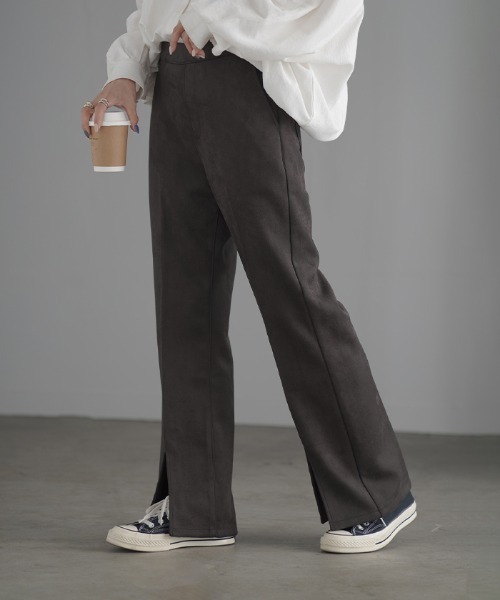 HUG.U(ハグユー)の「スウェードセミフレアパンツ(その他パンツ・レディース・カーキブラウン/チャコールグレー/スミクロ・L/S/M)」の1枚目の写真