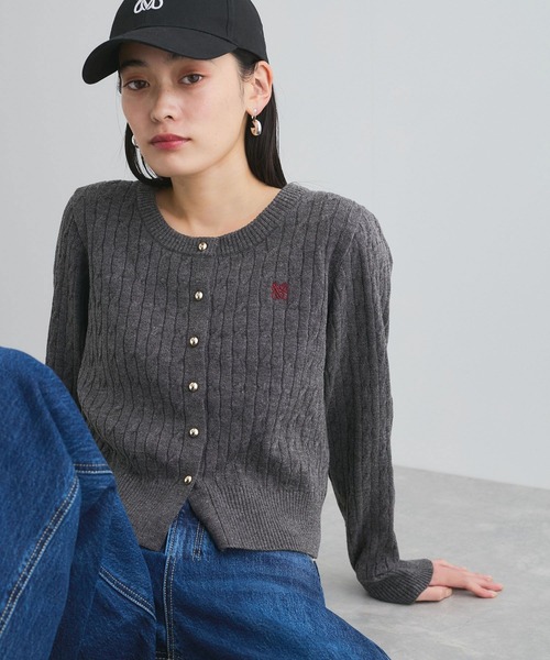 VIS(ビス)の「ワンポイント胸刺繍ケーブルカーディガン(カーディガン/ボレロ・レディース・グレー/レッド/キナリ/サックスブルー・FREE)」の2枚目の写真