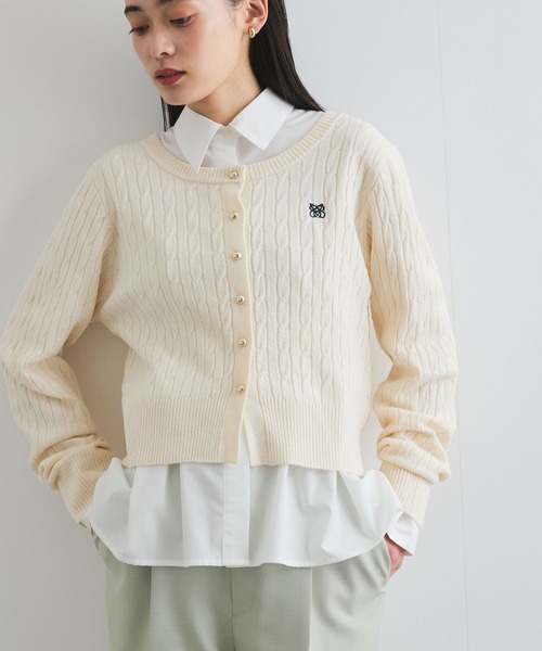 VIS(ビス)の「ワンポイント胸刺繍ケーブルカーディガン(カーディガン/ボレロ・レディース・グレー/レッド/キナリ/サックスブルー・FREE)」の1枚目の写真