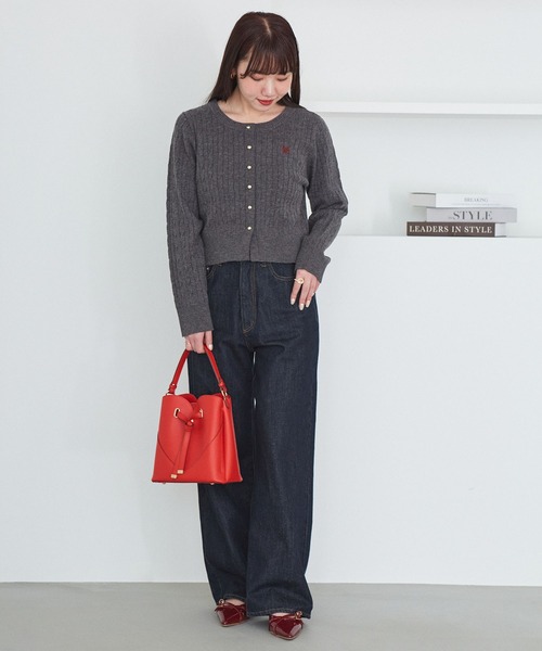 VIS(ビス)の「ワンポイント胸刺繍ケーブルカーディガン(カーディガン/ボレロ・レディース・グレー/レッド/キナリ/サックスブルー・FREE)」の15枚目の写真