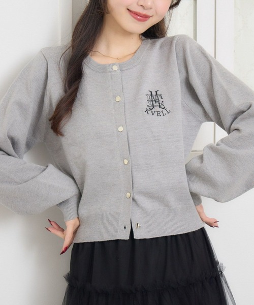 ems excite(エムズエキサイト)の「クルーネック刺繍カーデ(カーディガン/ボレロ・レディース・ナチュラル/ダークグレー/レッド・FREE)」の2枚目の写真