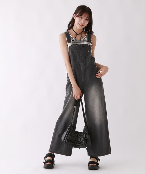 repipi armario(レピピ アルマリオ)の「デニムオーバーオール(サロペット/オーバーオール・キッズ・ブルー/ブラック/アイボリー・LARGE/MEDIUM/SMALL)」の2枚目の写真