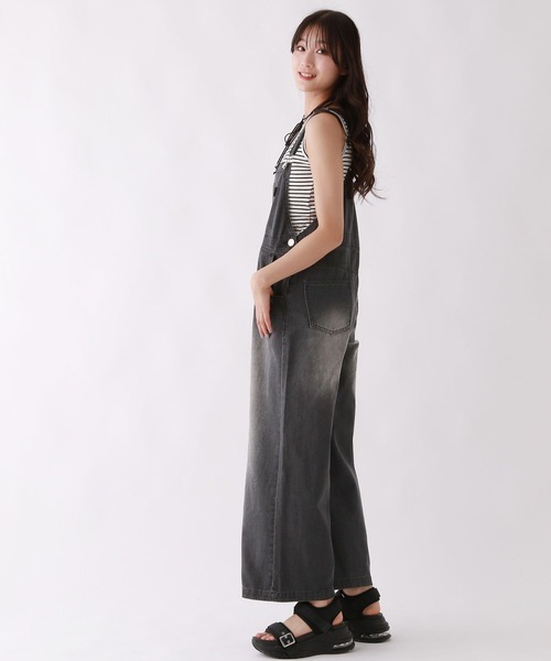 repipi armario(レピピ アルマリオ)の「デニムオーバーオール(サロペット/オーバーオール・キッズ・ブルー/ブラック/アイボリー・LARGE/MEDIUM/SMALL)」の4枚目の写真