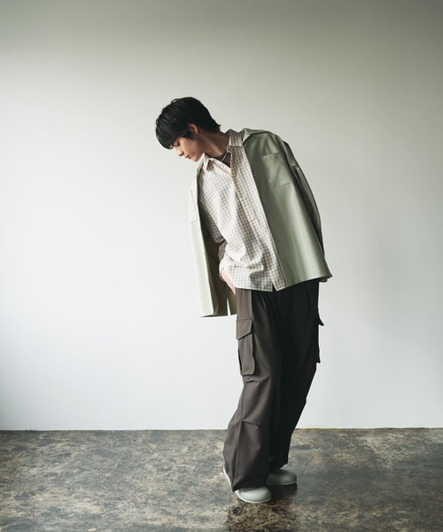 SENSE OF PLACE by URBAN RESEARCH（センスオブプレイスバイアーバンリサーチ）の「FLオープンカラールーズシャツ（シャツ/ブラウス・メンズ・チャコールグレー/ライトベージュ・MEDIUM/LARGE）」の14枚目の写真