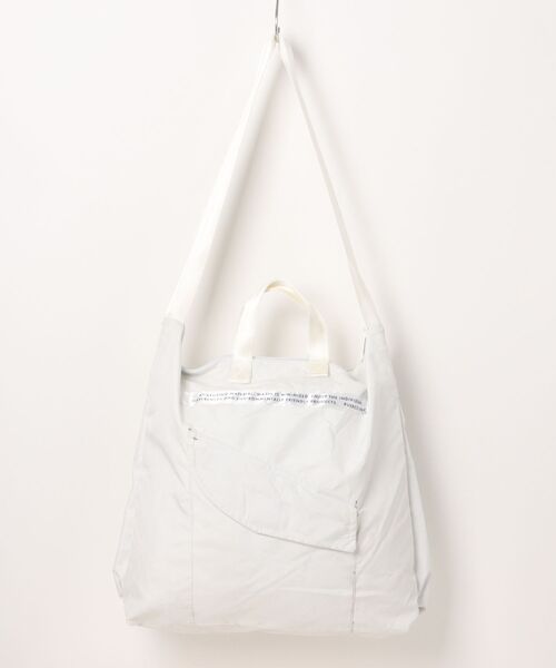 PUEBCO(プエブコ)の「SNOW JACKET CONVERTED TO HELMET BAG(ショルダーバッグ・メンズ・ホワイト系その他・ONE SIZE)」の7枚目の写真