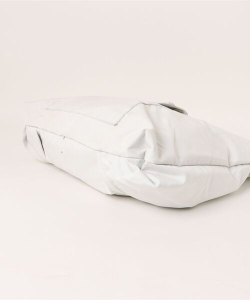 PUEBCO(プエブコ)の「SNOW JACKET CONVERTED TO HELMET BAG(ショルダーバッグ・メンズ・ホワイト系その他・ONE SIZE)」の8枚目の写真