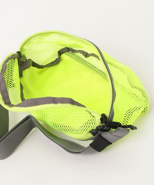 MARMOT（マーモット）の「Marmot/マーモット　マーモットマウンテンワークス メッシュウエストポーチ　MMW Mesh Waist Pouch（ショルダーバッグ・レディース・ブラック/アイボリー/イエロー・FREE）」の6枚目の写真