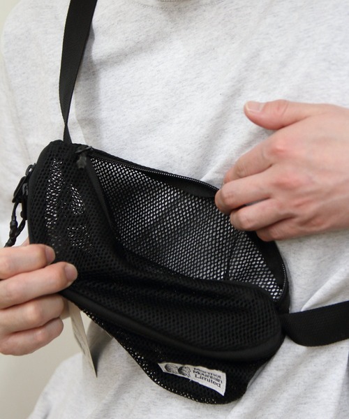 MARMOT（マーモット）の「Marmot/マーモット　マーモットマウンテンワークス メッシュウエストポーチ　MMW Mesh Waist Pouch（ショルダーバッグ・レディース・ブラック/アイボリー/イエロー・FREE）」の9枚目の写真
