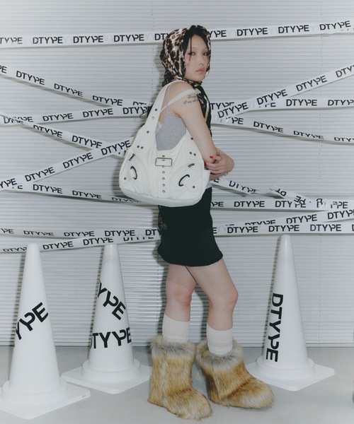 DTYYPE(ドタイプ)の「カップ付きフロントフォントリブキャミソール(キャミソール・レディース・グレー/ブラック/レッド・FREE)」の9枚目の写真