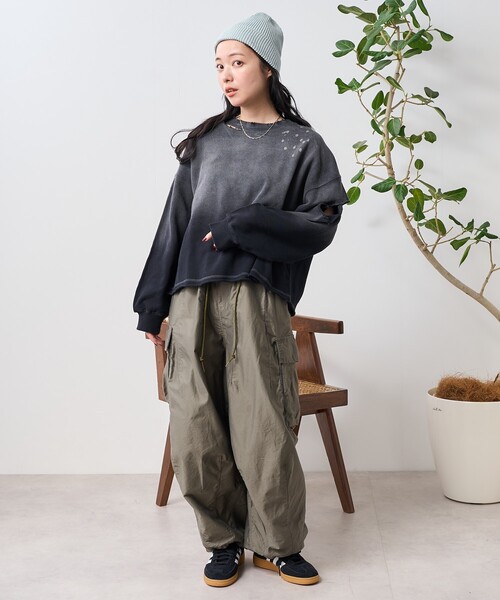 FREAK'S STORE(フリークスストア)の「パウダーブリーチ カットアウトスウェット(スウェット・レディース・ブラック/サックスブルー・フリ-)」の16枚目の写真