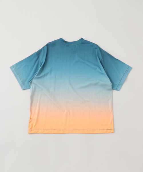 WISM(ウィズム)の「【INTODUSK / イントゥダスク】 DUSK GRADATION SS TEE DSPI017(Tシャツ/カットソー・メンズ・ライトブルー/ダークブルー・LARGE/MEDIUM/X-LARGE)」の3枚目の写真