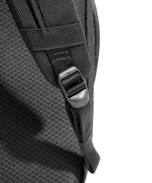 Aer(エアー)の「Aer エアー Day Pack 3 デイパック 3 バックパック リュック(バックパック/リュック・メンズ・ブラック・FREE)」の8枚目の写真