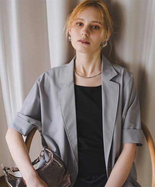 Maison INNESS(メゾンアイネス)の「ハーフスリーブオーバーサイズダブルブレストジャケット(防しわ・接触冷感・UVカット)(テーラードジャケット・レディース・チャコール/ベージュ/ライトグレー・S~M/L~LL/3L~4L)」の7枚目の写真