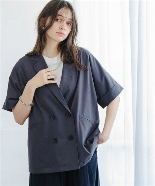 Maison INNESS(メゾンアイネス)の「ハーフスリーブオーバーサイズダブルブレストジャケット(防しわ・接触冷感・UVカット)(テーラードジャケット・レディース・チャコール/ベージュ/ライトグレー・S~M/L~LL/3L~4L)」の11枚目の写真