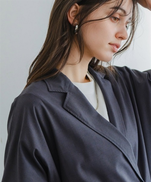 Maison INNESS(メゾンアイネス)の「ハーフスリーブオーバーサイズダブルブレストジャケット(防しわ・接触冷感・UVカット)(テーラードジャケット・レディース・チャコール/ベージュ/ライトグレー・S~M/L~LL/3L~4L)」の14枚目の写真