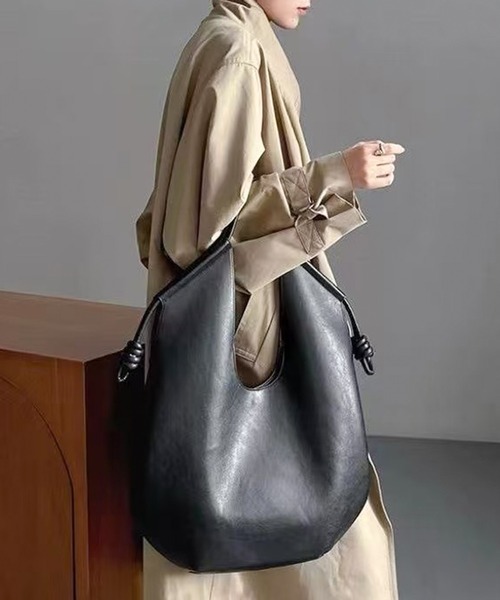 folka(フォルカ)の「3C22 大容量 アーバンシック PUレザートート(トートバッグ・レディース・ブラウン/ブラック・ONESIZE)」の4枚目の写真