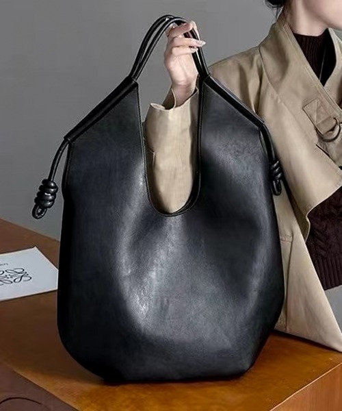 folka(フォルカ)の「3C22 大容量 アーバンシック PUレザートート(トートバッグ・レディース・ブラウン/ブラック・ONESIZE)」の7枚目の写真