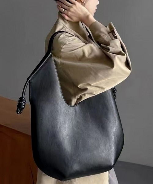 folka(フォルカ)の「3C22 大容量 アーバンシック PUレザートート(トートバッグ・レディース・ブラウン/ブラック・ONESIZE)」の8枚目の写真