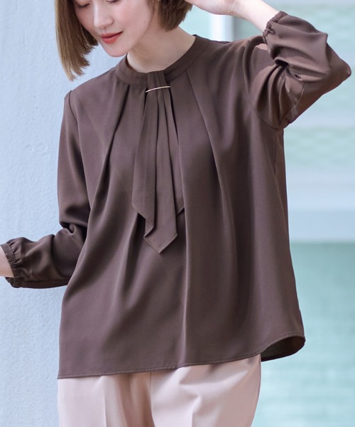 AOYAMA（アオヤマ）の「【4WAY】アクセサリー付きボウタイブラウス9分袖/ホワイト/ベージュ/サックスブルー｜通勤＆オフィス＆入卒＆セレモニー＆オケージョン｜自宅で洗える・アクセサリー付き・ボウタイ付き｜（シャツ/ブラウス・レディース・サックスブルー/ライトベージュ/ホワイト/ボルドー/ブラウン・LL/3L/S/M/L/4L）」の2枚目の写真