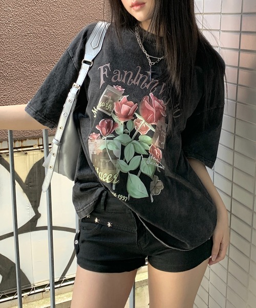 lilful(リルフル)の「花柄プリント ウォッシュデザイン カジュアルTシャツ(Tシャツ/カットソー・レディース・ブラック系その他・S/M)」の1枚目の写真