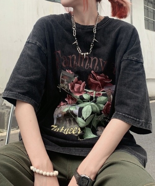 lilful(リルフル)の「花柄プリント ウォッシュデザイン カジュアルTシャツ(Tシャツ/カットソー・レディース・ブラック系その他・S/M)」の3枚目の写真