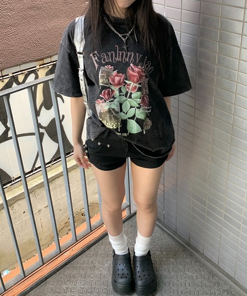 lilful(リルフル)の「花柄プリント ウォッシュデザイン カジュアルTシャツ(Tシャツ/カットソー・レディース・ブラック系その他・S/M)」の11枚目の写真