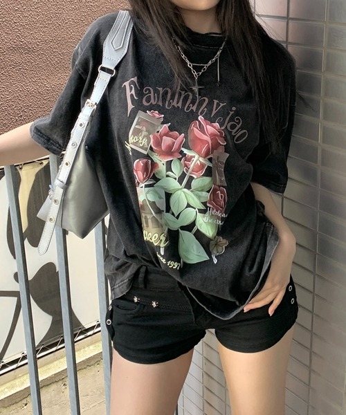 lilful(リルフル)の「花柄プリント ウォッシュデザイン カジュアルTシャツ(Tシャツ/カットソー・レディース・ブラック系その他・S/M)」の6枚目の写真