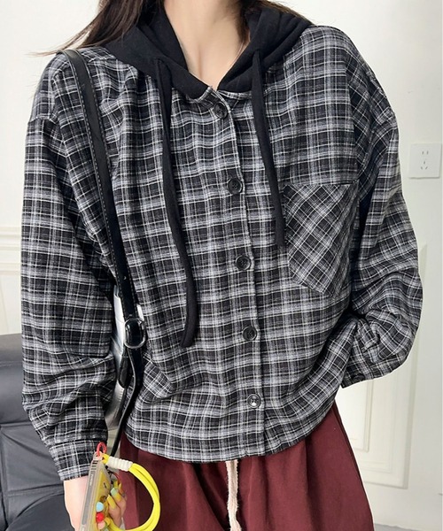 aimoha(アイモハ)の「チェック柄フーディシャツ(パーカー・レディース・ブラック/チョコ・FREE)」の1枚目の写真