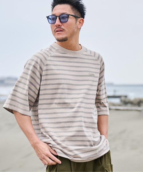 Sunny Smith(サニースミス)の「【SUNNY SMITH】ボーダーオーバーダイ ラグランロゴ刺繍Tシャツ(CP)(Tシャツ/カットソー・メンズ・スモーク/ベージュ/オリーブ・M/L)」の12枚目の写真