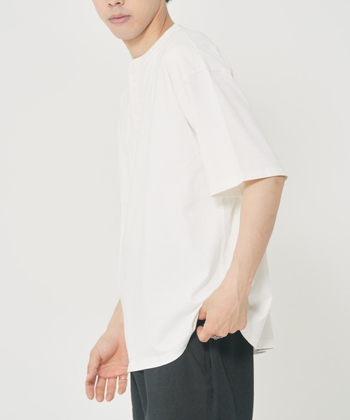 ROUGH TRADE(ラフトレード)の「USAコットン スノーウォッシュヘンリーネックTEE(M1)(Tシャツ/カットソー・メンズ・アイボリー/チャコールグレー/ブラウン・X-LARGE/LARGE/MEDIUM)」の5枚目の写真