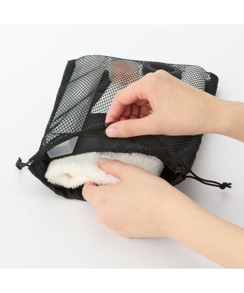 無印良品(ムジルシリョウヒン)の「ポリエステルメッシュ巾着 ダブルタイプ S 約20×25×10cm(トラベルグッズ・レディース・ブラック/カーキ/ピンク・S)」の6枚目の写真