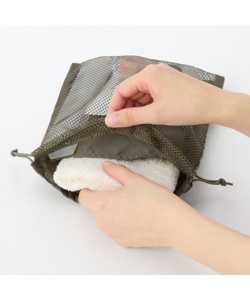 無印良品(ムジルシリョウヒン)の「ポリエステルメッシュ巾着 ダブルタイプ S 約20×25×10cm(トラベルグッズ・レディース・ブラック/カーキ/ピンク・S)」の11枚目の写真
