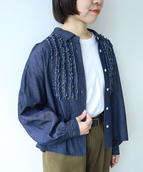PAR ICI(パーリッシィ)の「ライトオンスデニム たっぷりフリルブラウス(シャツ/ブラウス・レディース・ネイビー/サックスブルー・FREE)」の22枚目の写真