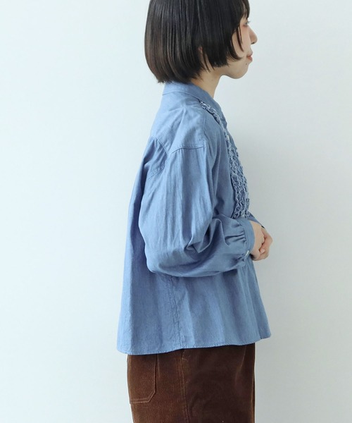 PAR ICI(パーリッシィ)の「ライトオンスデニム たっぷりフリルブラウス(シャツ/ブラウス・レディース・ネイビー/サックスブルー・FREE)」の18枚目の写真