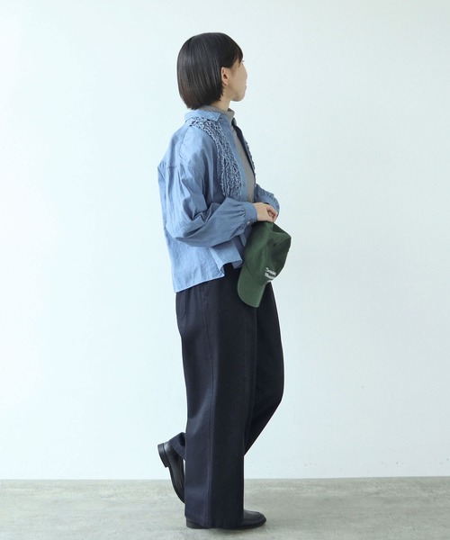 PAR ICI(パーリッシィ)の「ライトオンスデニム たっぷりフリルブラウス(シャツ/ブラウス・レディース・ネイビー/サックスブルー・FREE)」の19枚目の写真