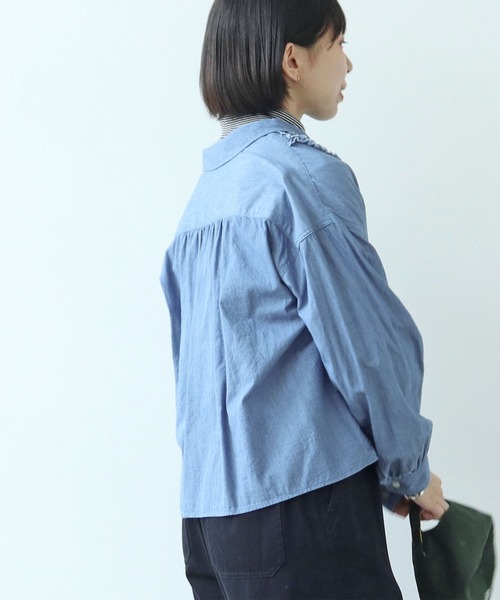 PAR ICI(パーリッシィ)の「ライトオンスデニム たっぷりフリルブラウス(シャツ/ブラウス・レディース・ネイビー/サックスブルー・FREE)」の13枚目の写真