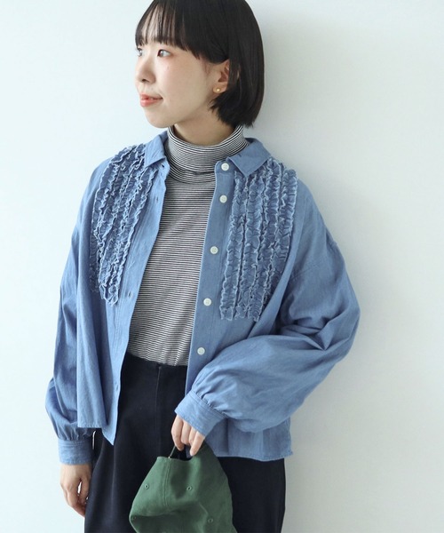 PAR ICI(パーリッシィ)の「ライトオンスデニム たっぷりフリルブラウス(シャツ/ブラウス・レディース・ネイビー/サックスブルー・FREE)」の3枚目の写真