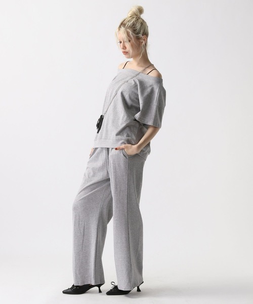 FOREVER 21（フォーエバー トゥエンティーワン）の「【2025SS】オフショルトップス＆パンツセットアップ（セットアップ・レディース・グレー/ブラック・FREE）」の4枚目の写真