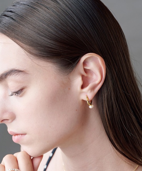 ALLURELLE(アリュレル)の「【ALLURELLE】淡水パール ハートピアス silver925 KNF-TP(ピアス(両耳用)・レディース・ゴールド/シルバー・FREE)」の3枚目の写真